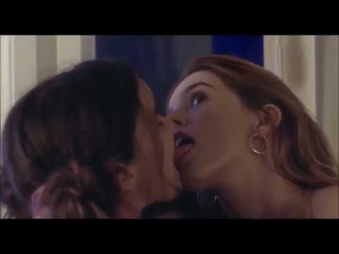Zoey Deutch &