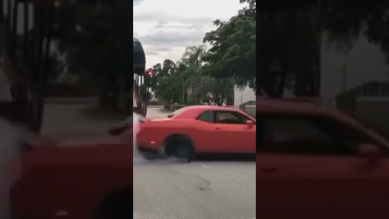 Delivery😁Driver on the burnout😎with the Challenger💯