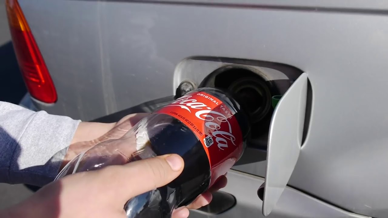 Зачем опытные водители заливают кока колу