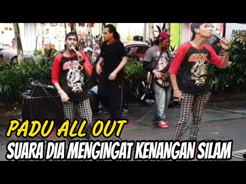 Siapa kenal abang ni,sungguh sayang dapat bawak dua lagu je,,suara memang padu Siapa kenal abang ni,sungguh sayang dapat bawak dua lagu je,,suara memang padu