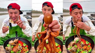 Fishermen eating seafood dinners are too delicious