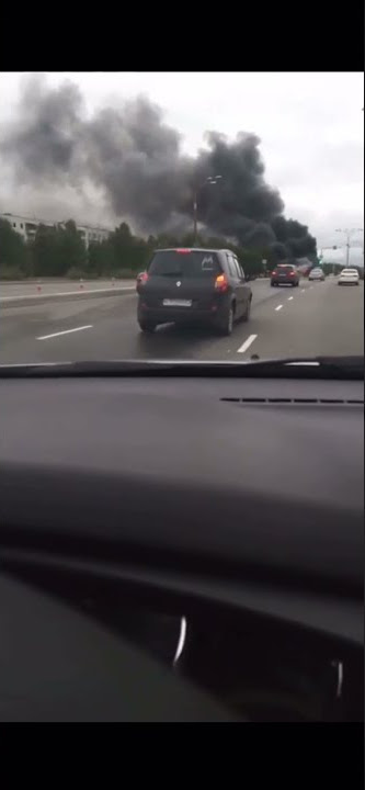 Горящий пассажирский автобус в Мурманске попал на видео
