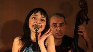 Maria de Medeiros -  Alô Alô Marciano