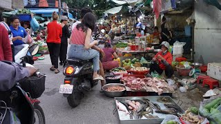 Phsa Kandal Evening Street Market - Daily Lifestyle of Vendors &amp; Buyer Selling, Buying Some Food