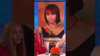 Cardi B reacts to her old picture at the Ellen show#cardib