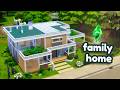 Building an awesome family home in The Sims 4