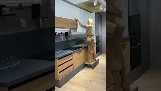 Video Show How Kitchen Step Stool Works ?