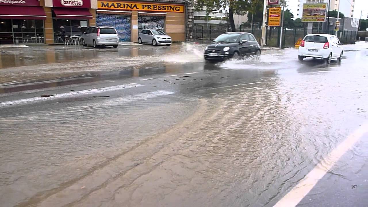 Pluies Diluviennes Dans Les Alpes Maritimes Paca à Villeneuve Loubet Inondations