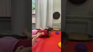 Как укрепить ребёнку спину 