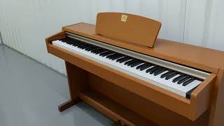 Yamaha Clavinova CLP-220 digital piano in cherry wood / light oak 