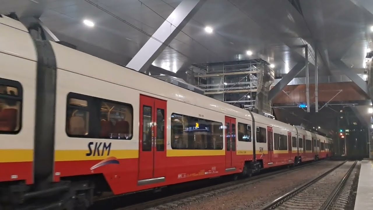 Прибуття електропоїзда 27WE-008 на ст. Warszawa Zachodnia