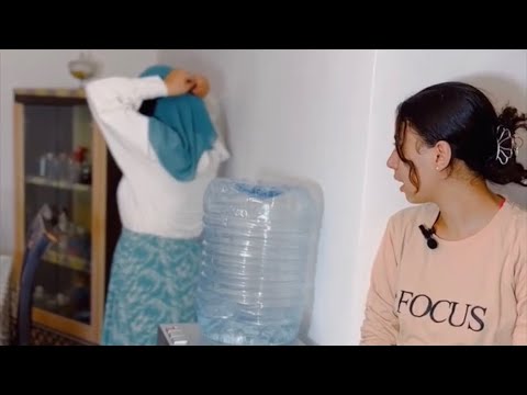 طفله تكتشف ان مرات ابوها تلبس النقاب للتفعل شئ غريب دون علم ابيها