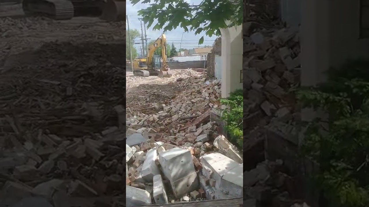 Demolition of Klas restaurant Cicero IL June 2022