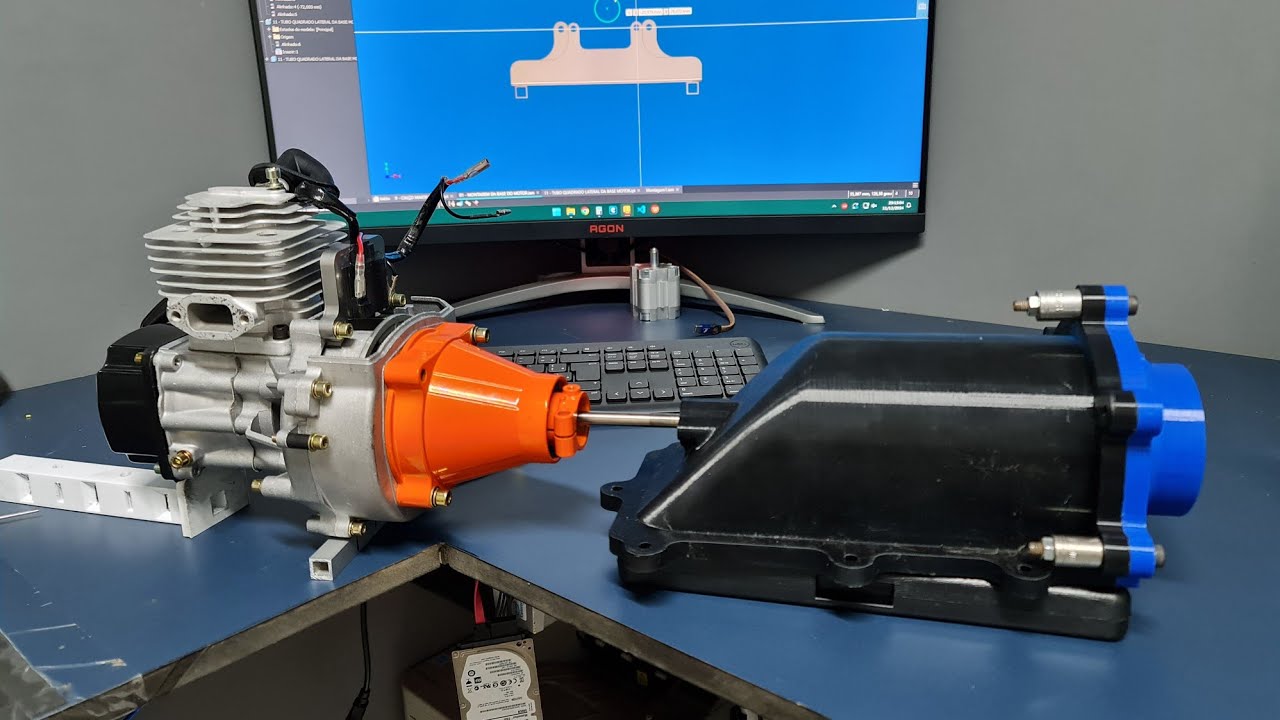 Estou Fabricando uma Prancha de Surf com Motor de Roçadeira 65cc – Projeto Insano!