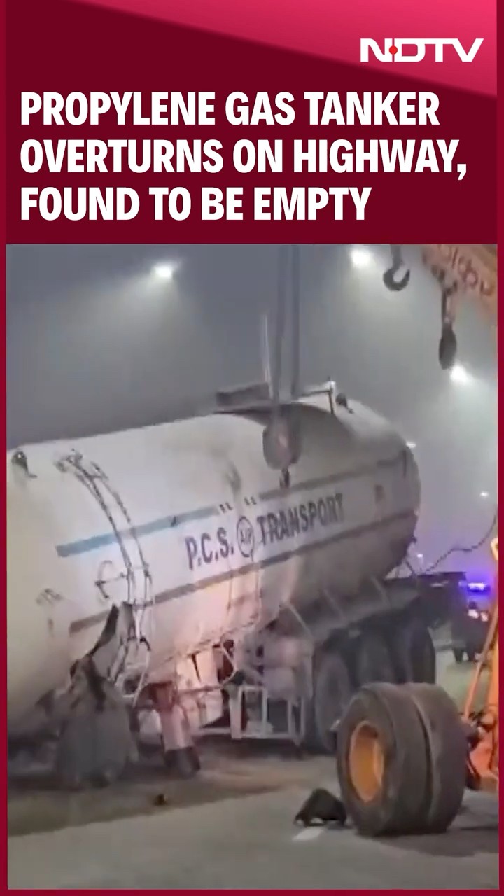 Gas Tanker | Major Tragedy Averted As Empty Propylene Gas Tanker Overturns On Agra-Delhi Highway