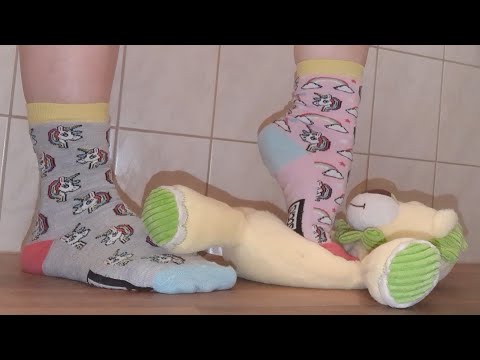 229 - süße Söckchen, Plüschtier trampling, barfuß ... 💓