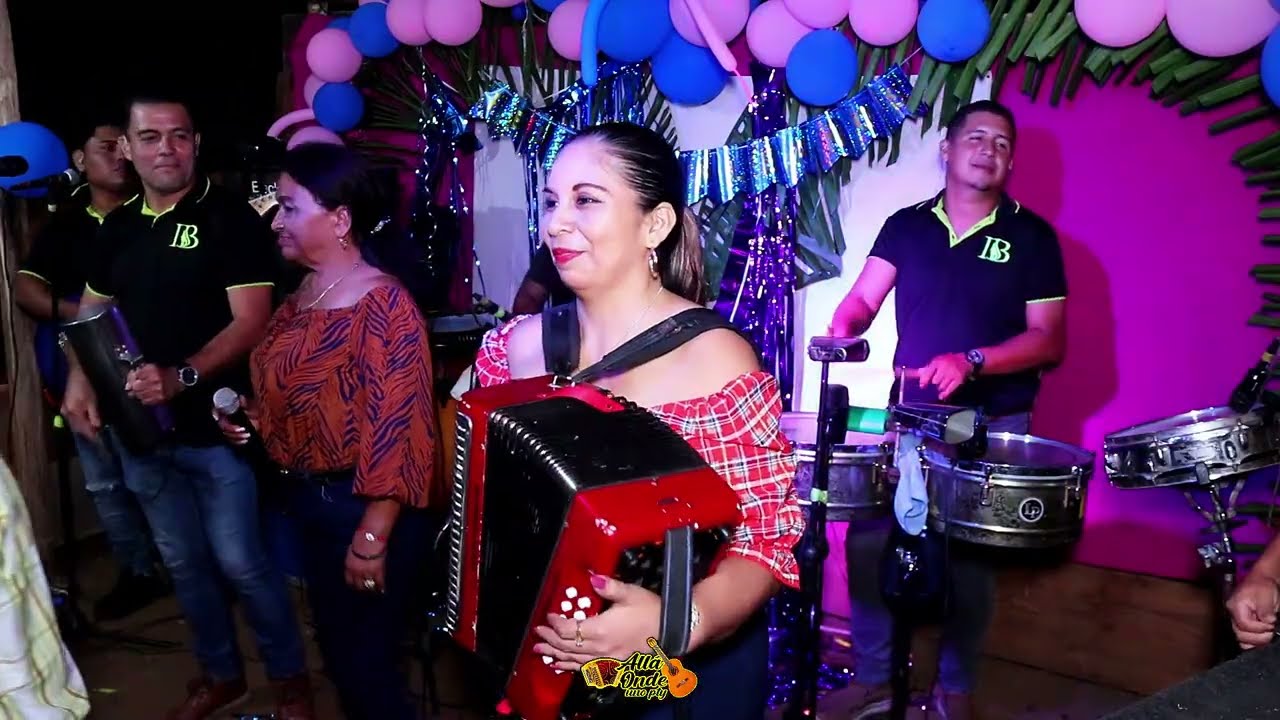 AMOR O CALMANTE  LIANA BENITEZ DESDE RENACIMIENTO DE U PENONOMÉ/ Toldo Hermanos Chirú