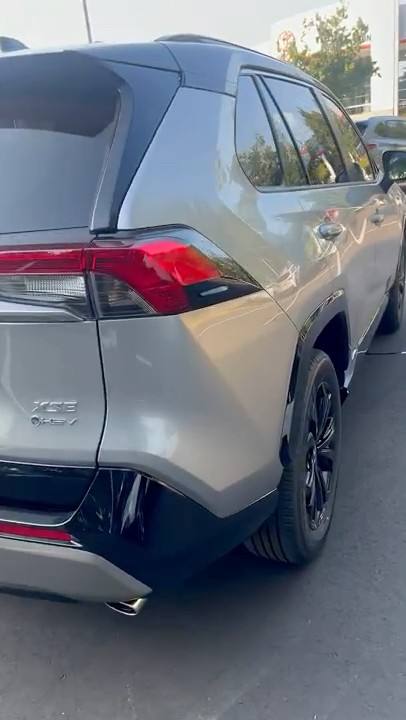 2025 Toyota RAV4 XSE( shown in silver metallic with two tone paint ...