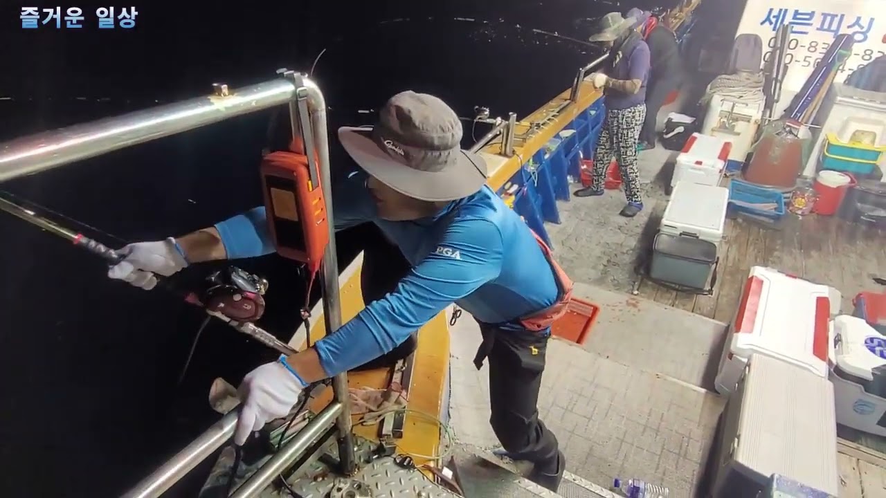 쏟아집니다..한번에 8마리!~~^&^돈버는 갈치외줄낚시