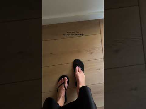 KIDMI Black vegan leather flip flops