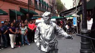 Robot en la calle Madero