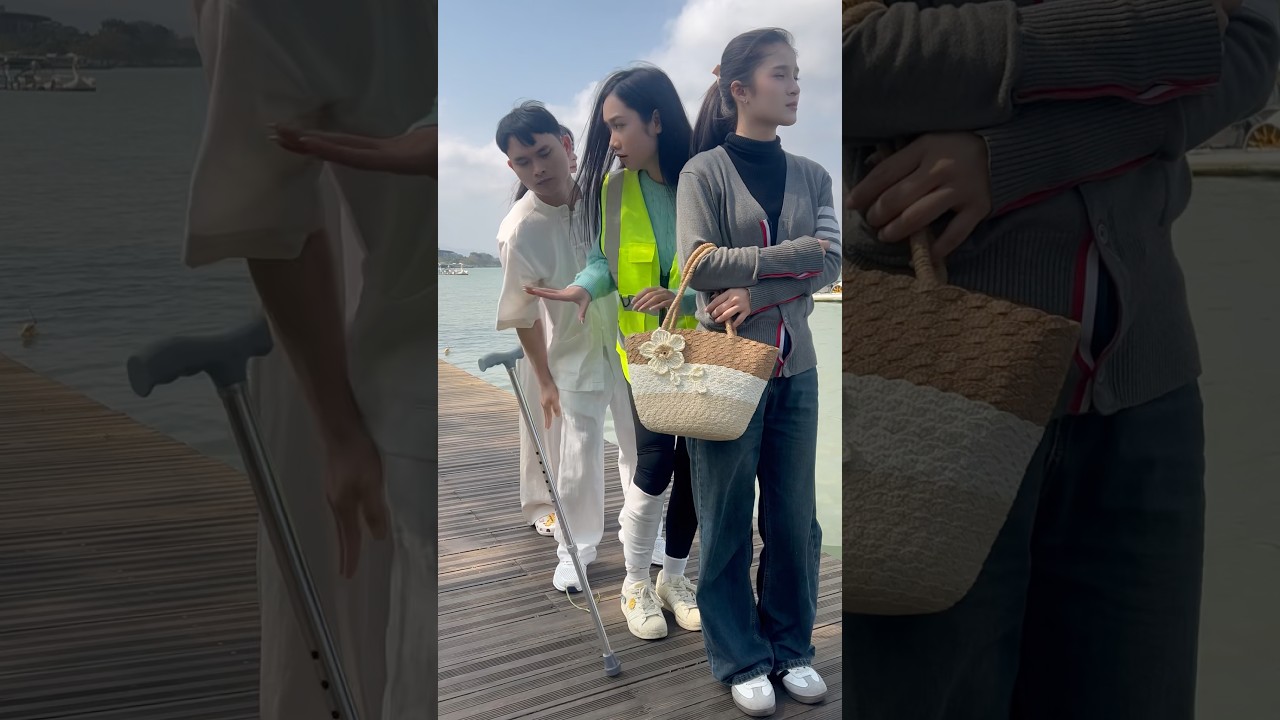 Kind Guy in Line Spots the Trick Just in Time 