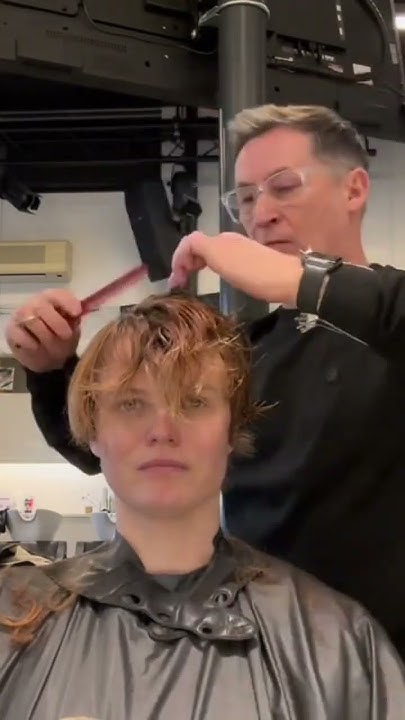  Creating layers in short disconnected naturally curly hair #hair # ...