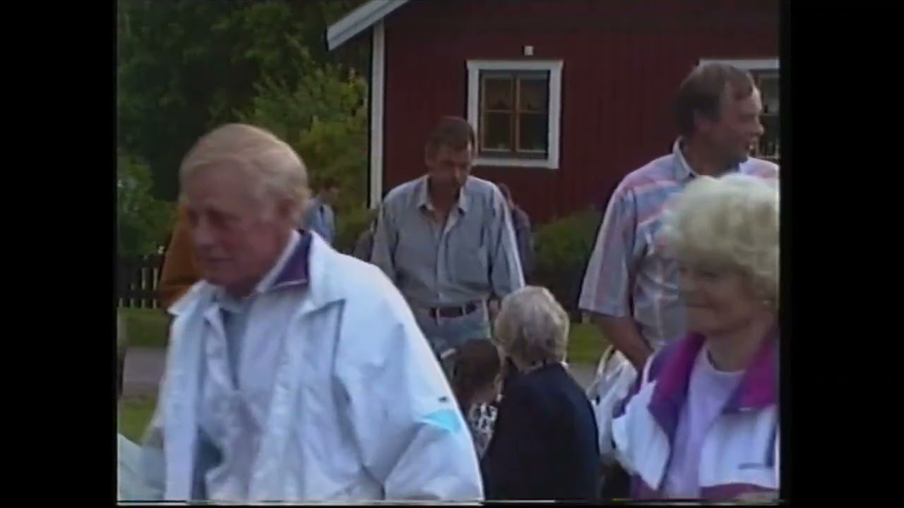 1993 Fika del 1 efter majstångsresning i Backbyn Siljansnäs