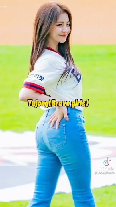 Kpop idols with hip dips if that is your insecurity