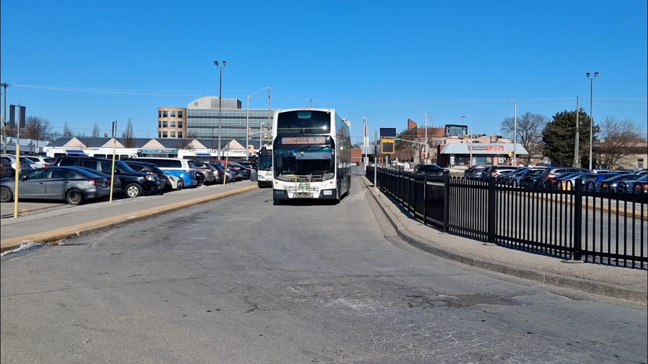 Oakville go station Oakville Transit buses and go bus