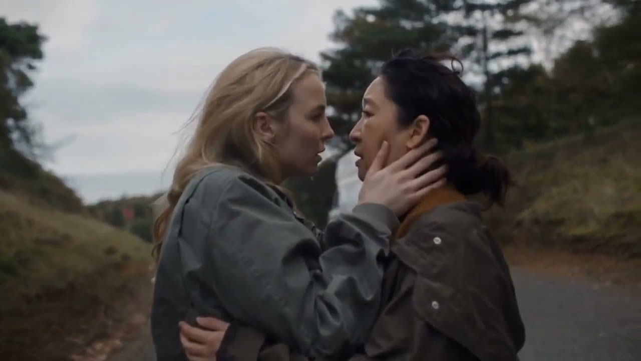 Eve & Villanelle Kiss (Killing Eve )