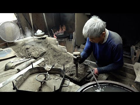 The process of making an organic strong kettle. Korea's oldest Bangjja Yugi craftsman