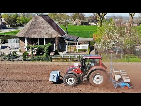 Maize seeding - Valtra N142 + Monosem - Mais zaaien - NAP - Renswoude.