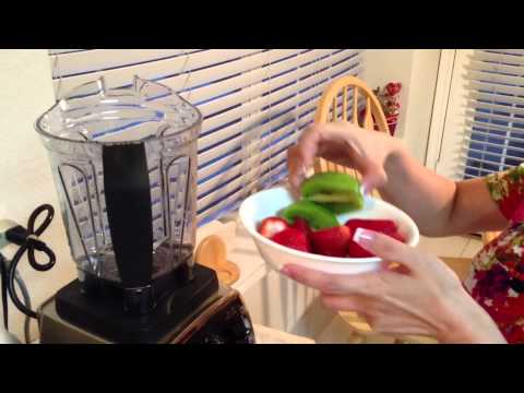 how-to-make-strawberry-kiwi-smoothie---vitamix-blender-750