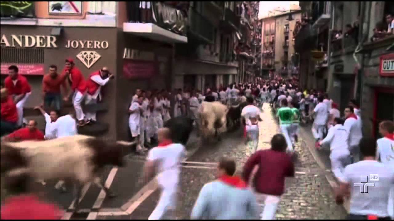 Quatro ficam feridos em corrida de touros no terceiro dia de festival em  Pamplona, Mundo