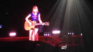 Taylor Swift "You Belong With Me" Red tour in Japan