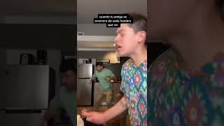 tienen una amiga que se enamora de todos?