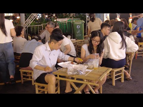 Night tour in Ho Chi Minh, Vietnam, enjoy the nightlife of Saigon people