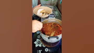 ขนมจีนหมูตีนไก่ Qhaub Poob ko Taw Qaib