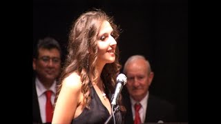 Kaçsam Bırakıp Senden Uzak Yollara Gitsem