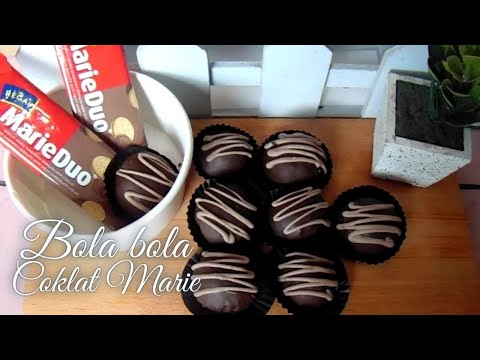 Video: Bola Coklat Panas Untuk Mencairkan Dalam Cawan Susu