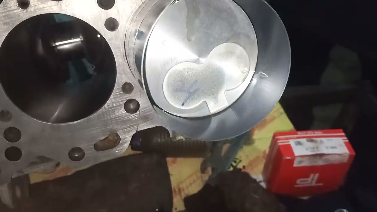 TOYOTA 2C ENGINE RING PISTON FITTING