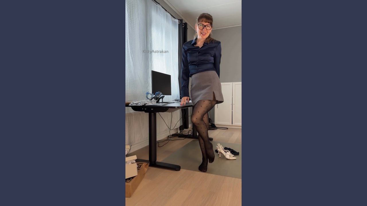 Wearing blue Calzedonia pantyhose and unboxing  new Calzedonia nylons and high heels - KittyAstrakan