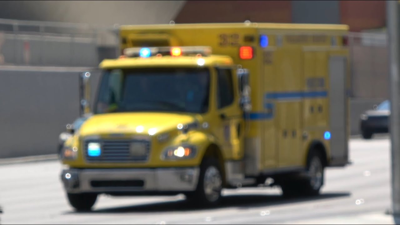 Clark County Fire Rescue. Rescue 32 Responding - YouTube
