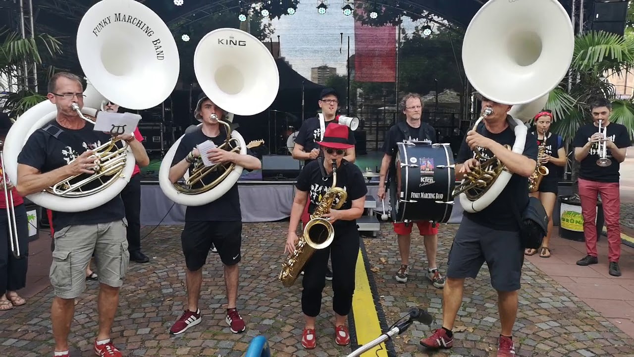 Funky Marching Band Freiburg in Stadtfest Rastatt