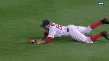 BOS@BAL: Betts makes a falling catch in right field