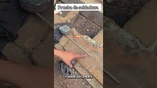 como soldar solo usando un electrodo poniendo un alza #soldadura #usa #welding #viralshort
