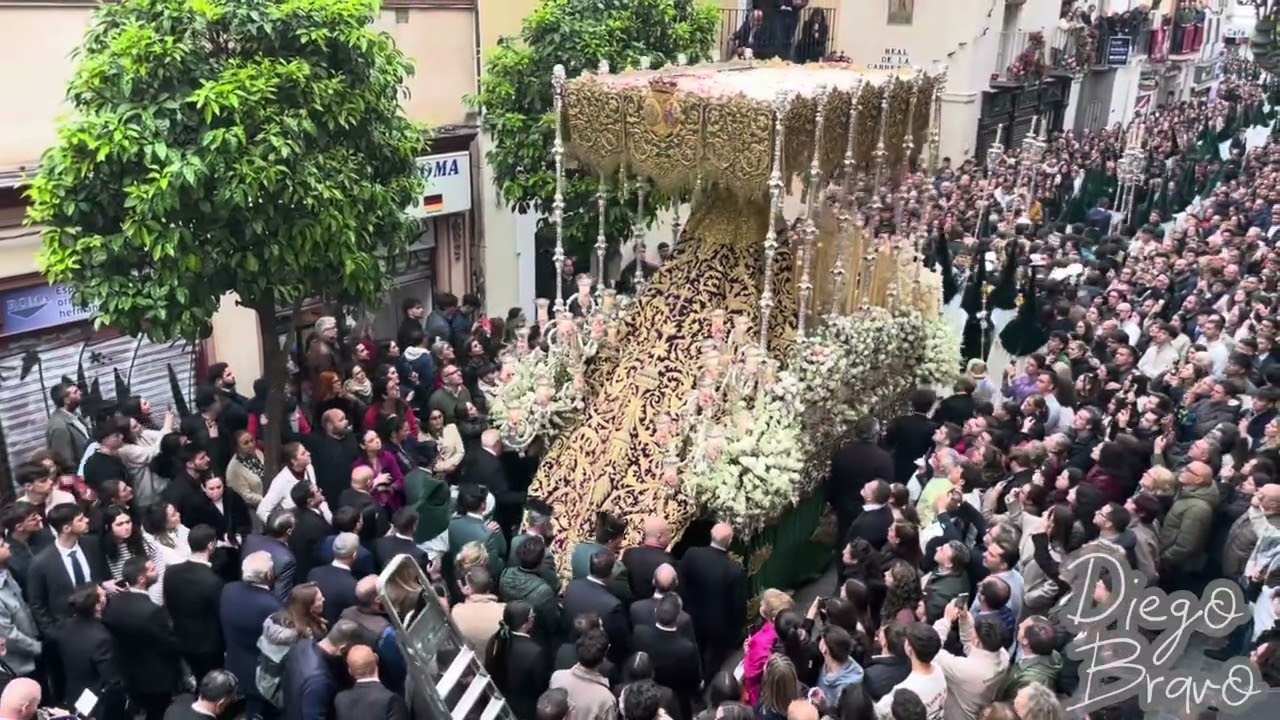 La Esperanza de Triana en la calle Arfe. Madrugá de Sevilla. Semana Santa 2025