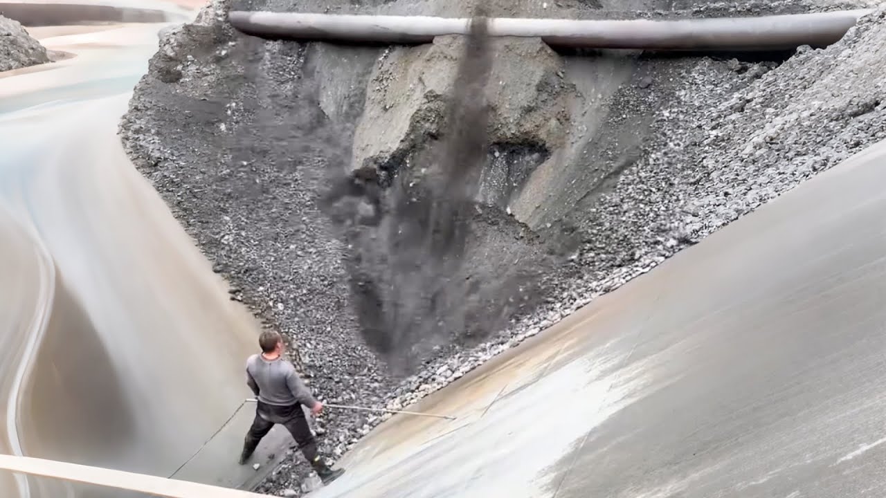 Barge unloads 2200 tons of ore - Amazing work - Work vlog on a barge