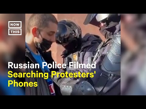 Russian Police Reportedly Search Protesters' Phones #Shorts